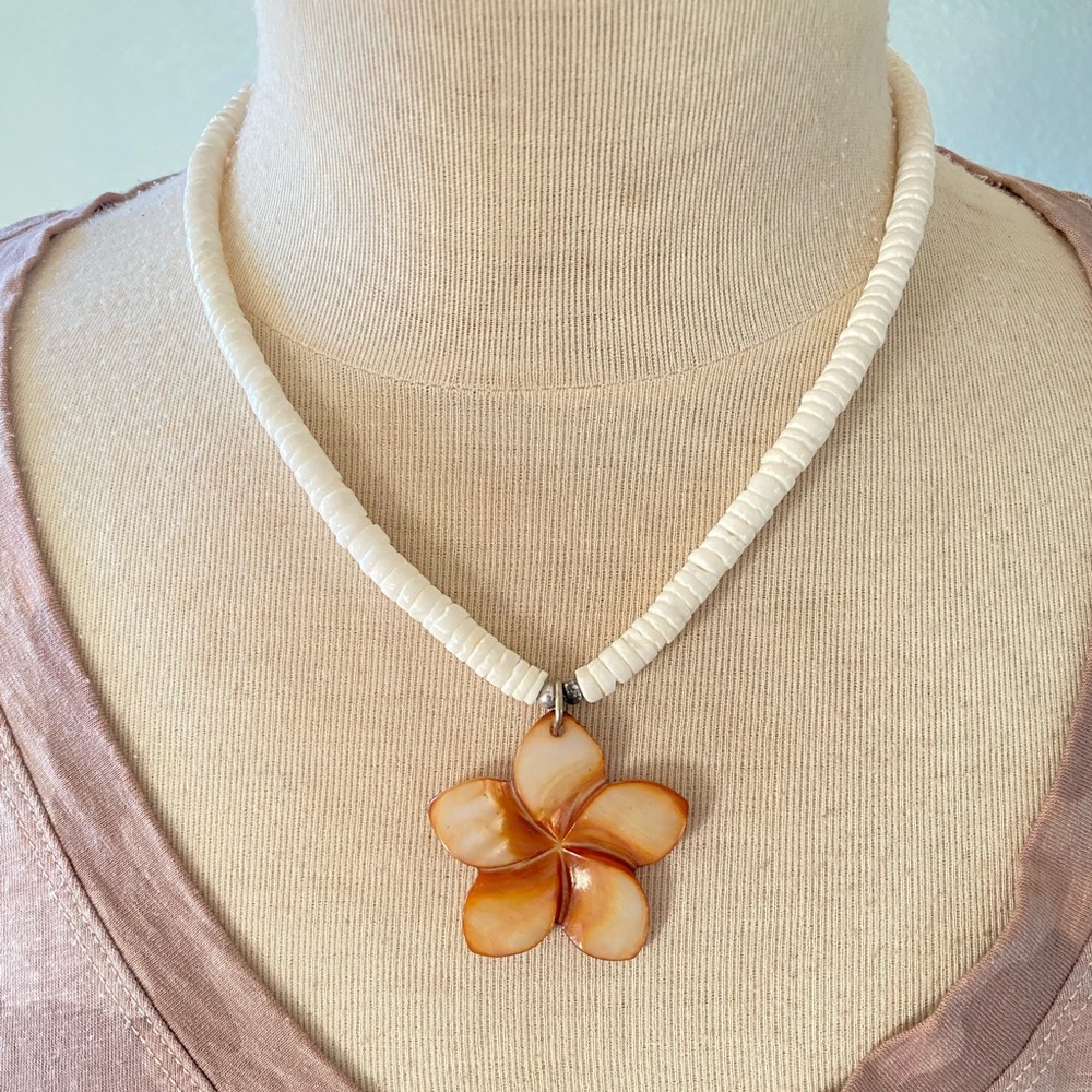 On hold till Sunday 🌺Hawaiian necklace